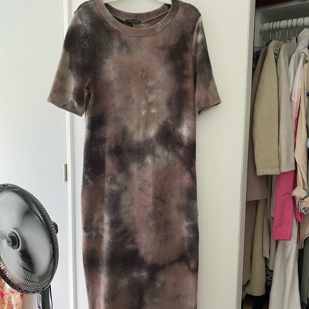Form fitting midi wool dress